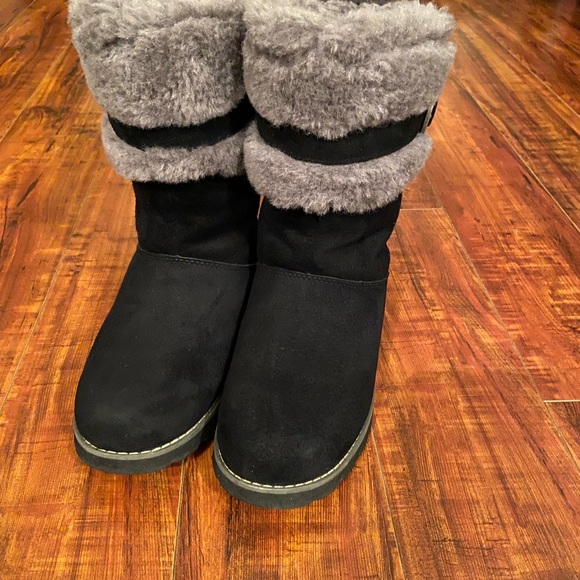 ❤️UGG Black Australia Skylir Suede Boots❤️ - Picture 1 of 8